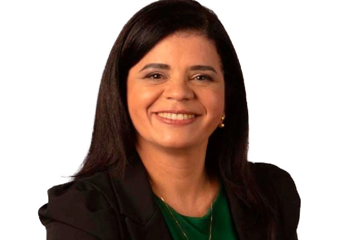 Comenda 2 de Julho: Firmiane Venâncio recebe honraria por impacto na Defensoria Pública - 