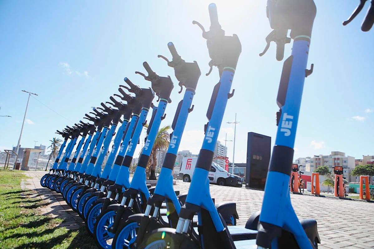 Semob bloqueia 500 contas de usuários de patinetes elétricos por uso irregular em Salvador - 