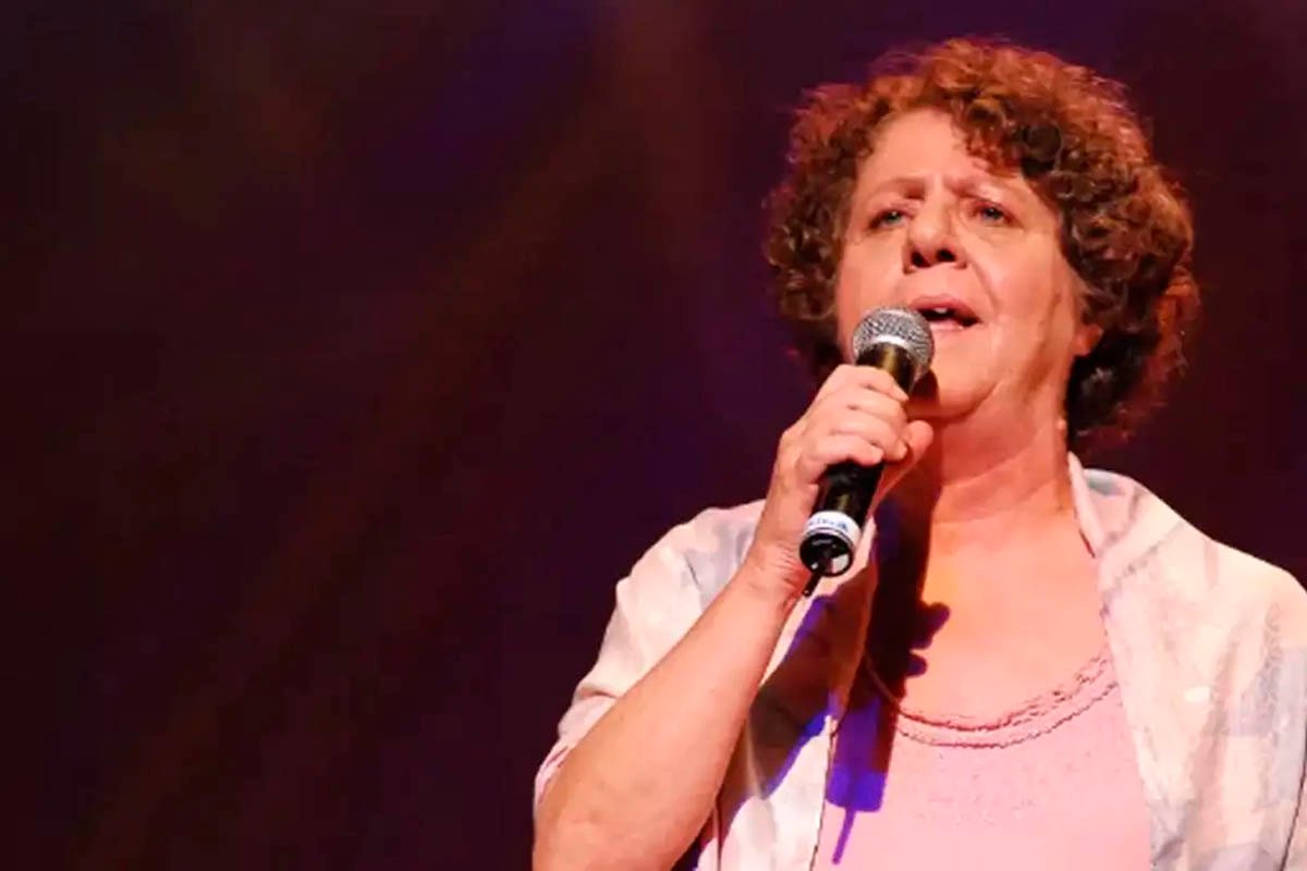 Morre Cristina Buarque aos 74 anos: sambista deixa legado como referência do gênero - 