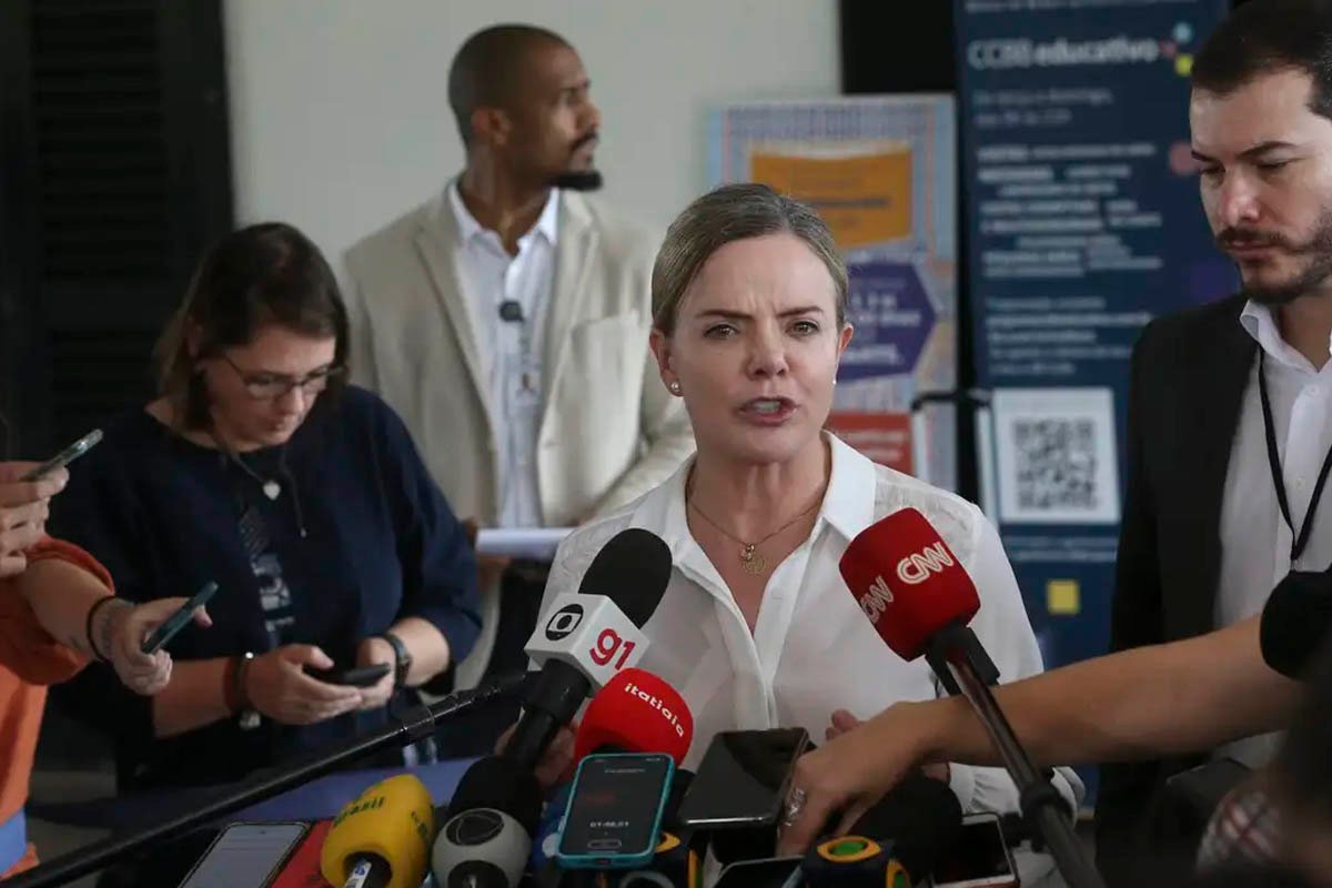 Gleisi chama de ‘absurdo’ apoio de aliados do governo à anistia dos presos pelo 8 de Janeiro - 