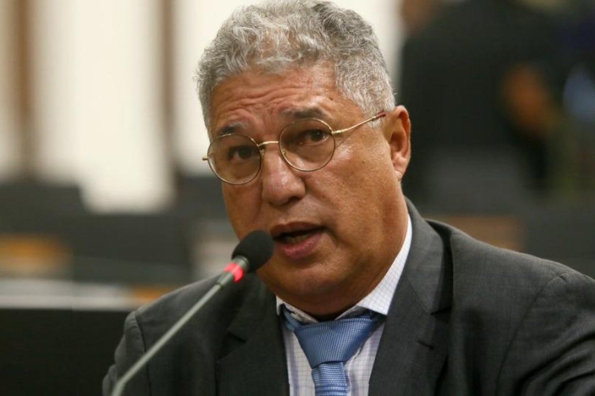 Líder do governo na AL-BA, Rosemberg Pinto sofre acidente na BR-101 e é levado a hospital - 