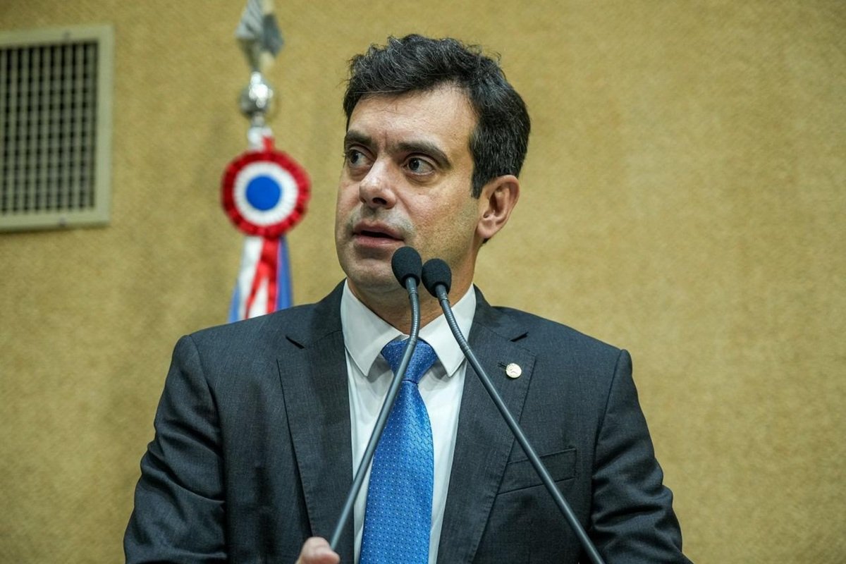 Tiago Correia minimiza migração de prefeitos para base governista e reforça ACM Neto como principal nome da oposição na Bahia - 