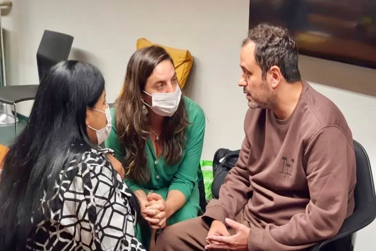 Glauber Braga encerra greve de fome após Câmara adiar votação sobre cassação - 