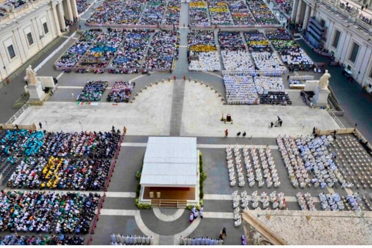 Multidão comove Vaticano em despedida ao Papa Francisco: cardeal pede que legado vire ação - 