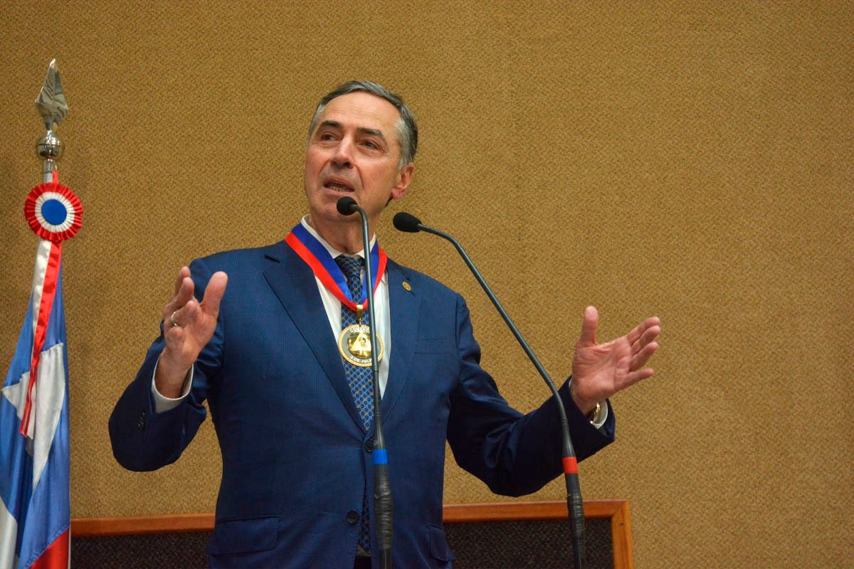 Presidente do STF, Barroso recebe título de cidadão baiano e Comenda 2 de Julho na AL-BA - 