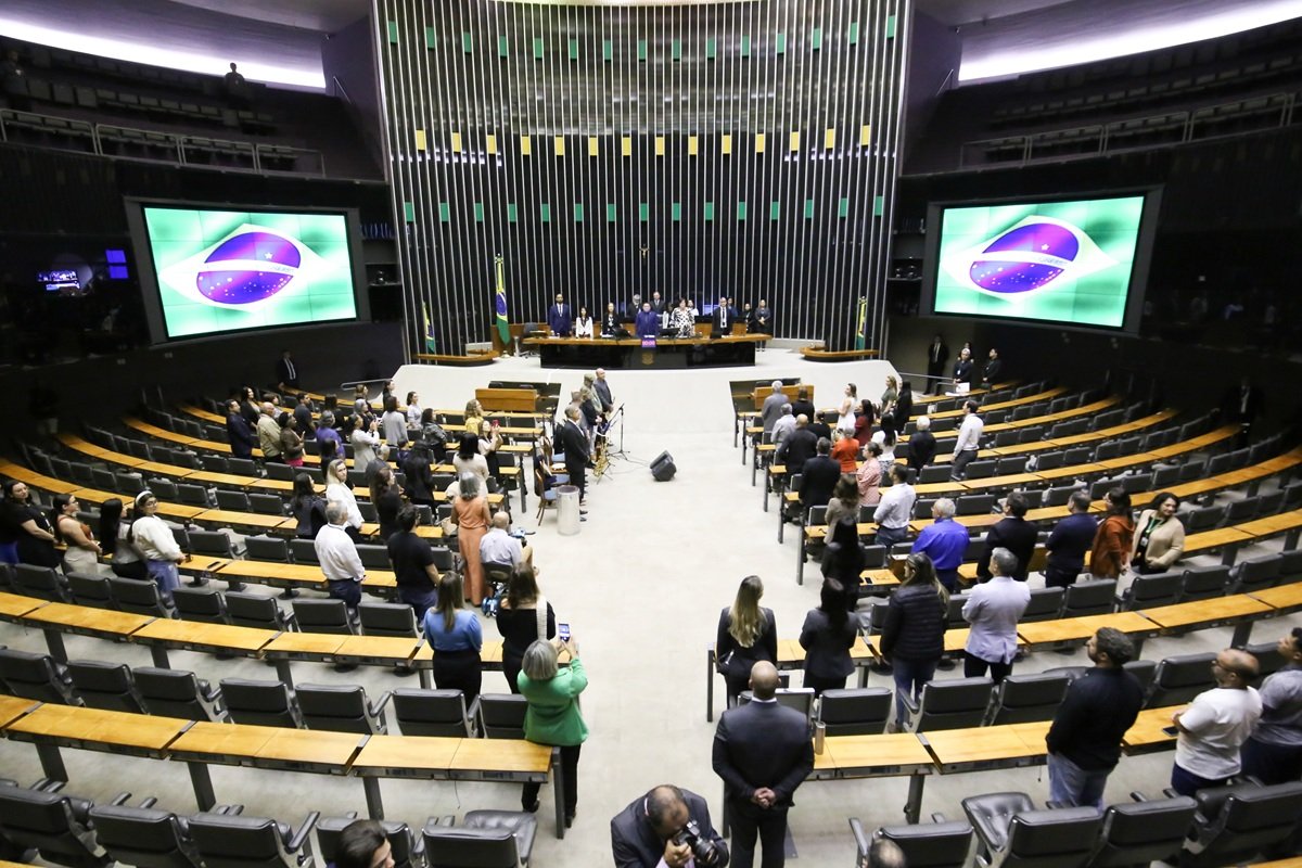 Projeto que amplia número de deputados enfrenta resistência no Senado a dez dias do prazo final - 