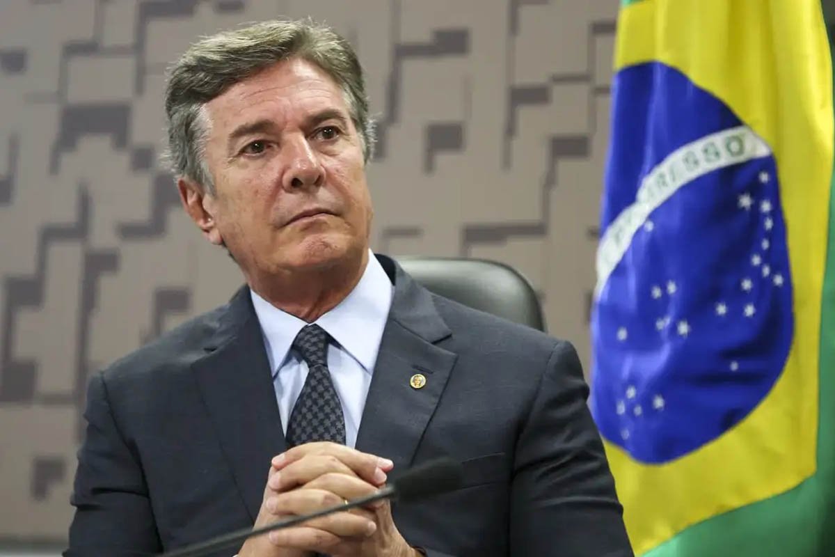 Moraes manda suspender passaporte diplomático de Collor e proíbe saída do país - 