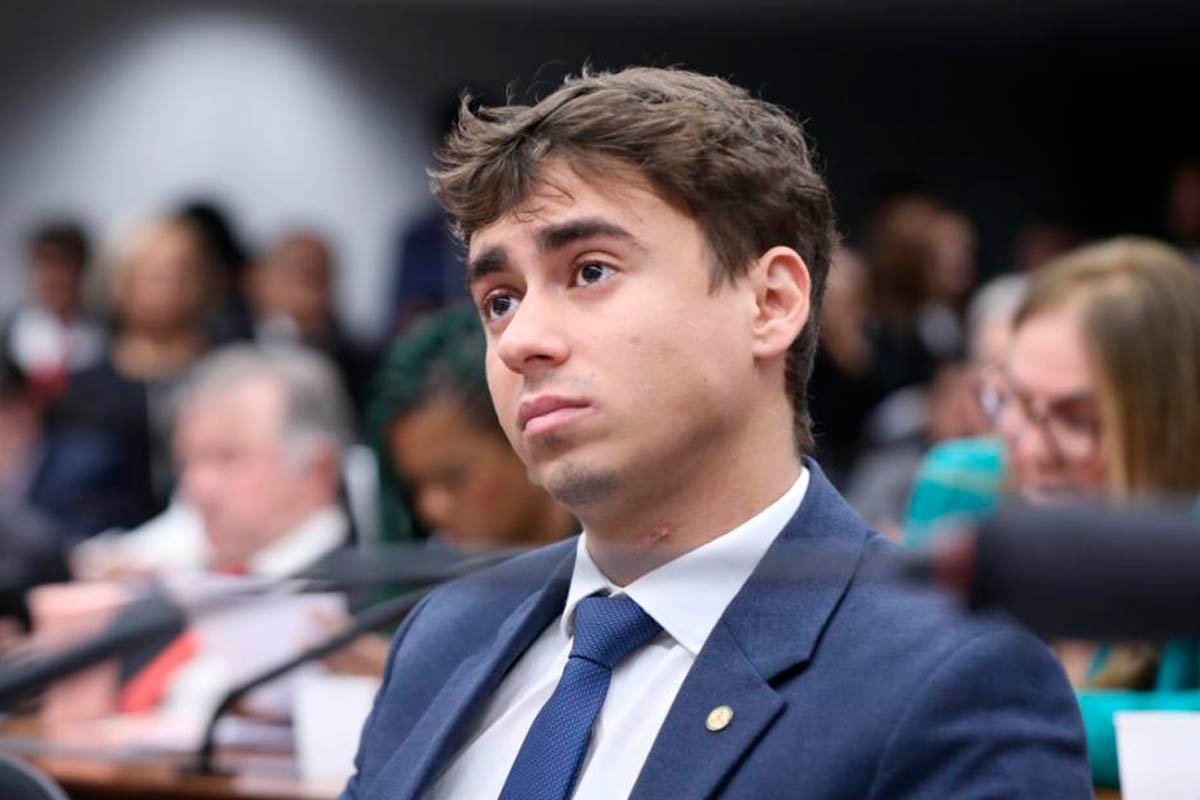 Nikolas Ferreira inicia caminhada de 240 km até Brasília em protesto contra prisão de Bolsonaro - 