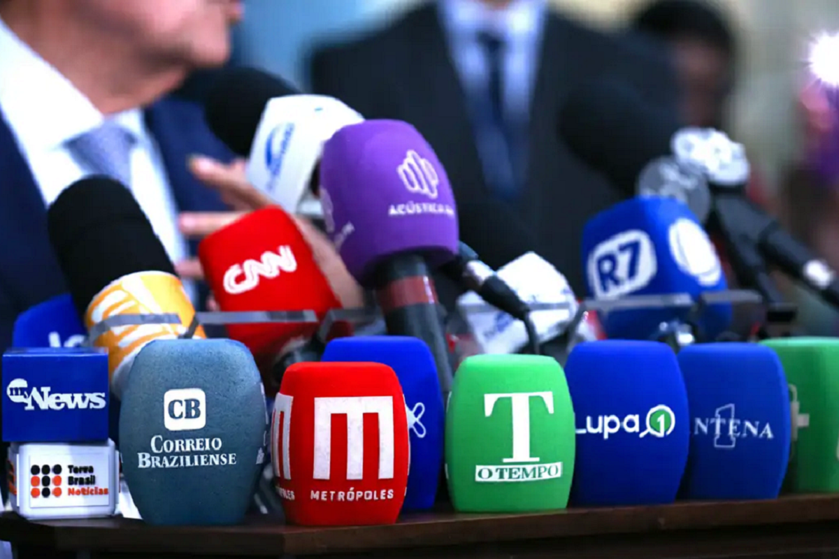 Liberdade de imprensa atinge pior nível global da história, mas Brasil surpreende e sobe 19 posições - 