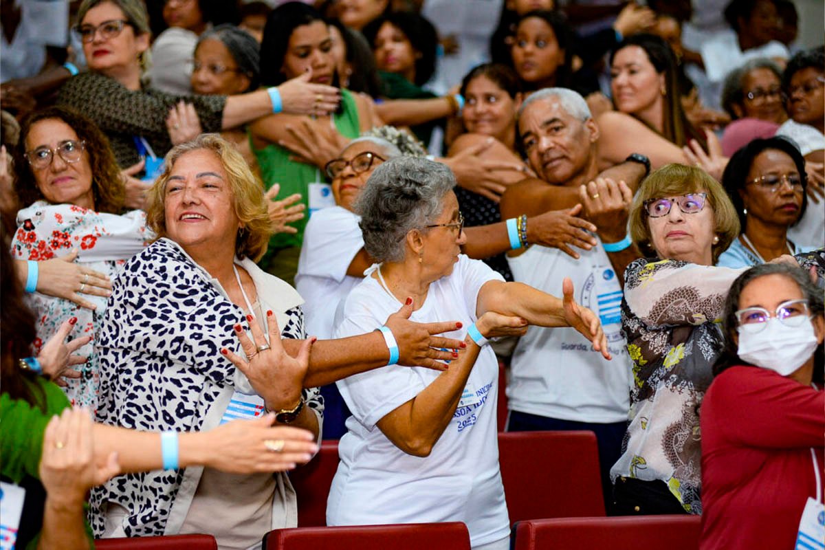 Conferência reúne idosos e especialistas em Salvador para discutir equidade e participação social até este sábado - 