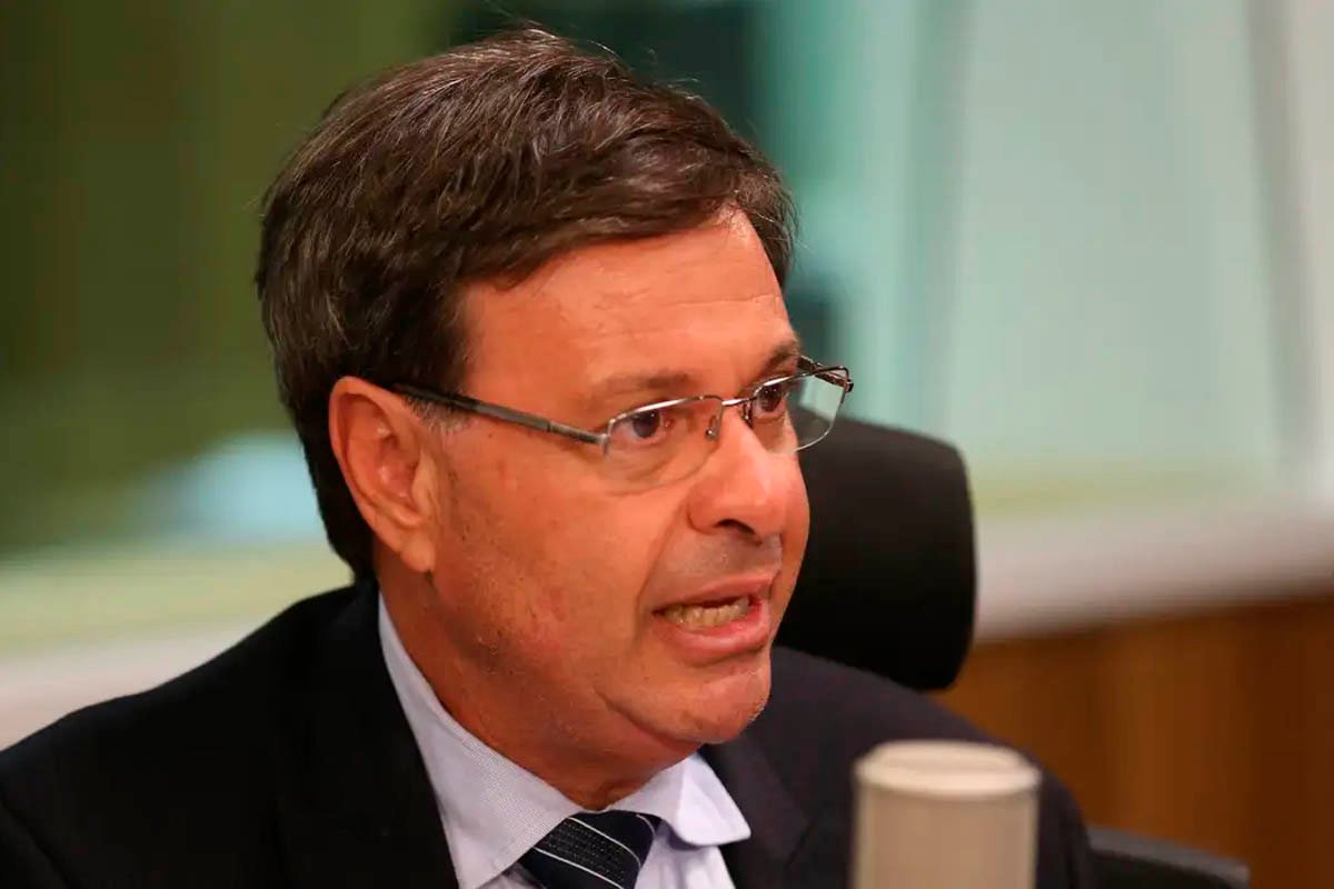 PF prende Gilson Machado por suspeita de ajudar Mauro Cid a obter passaporte português - 