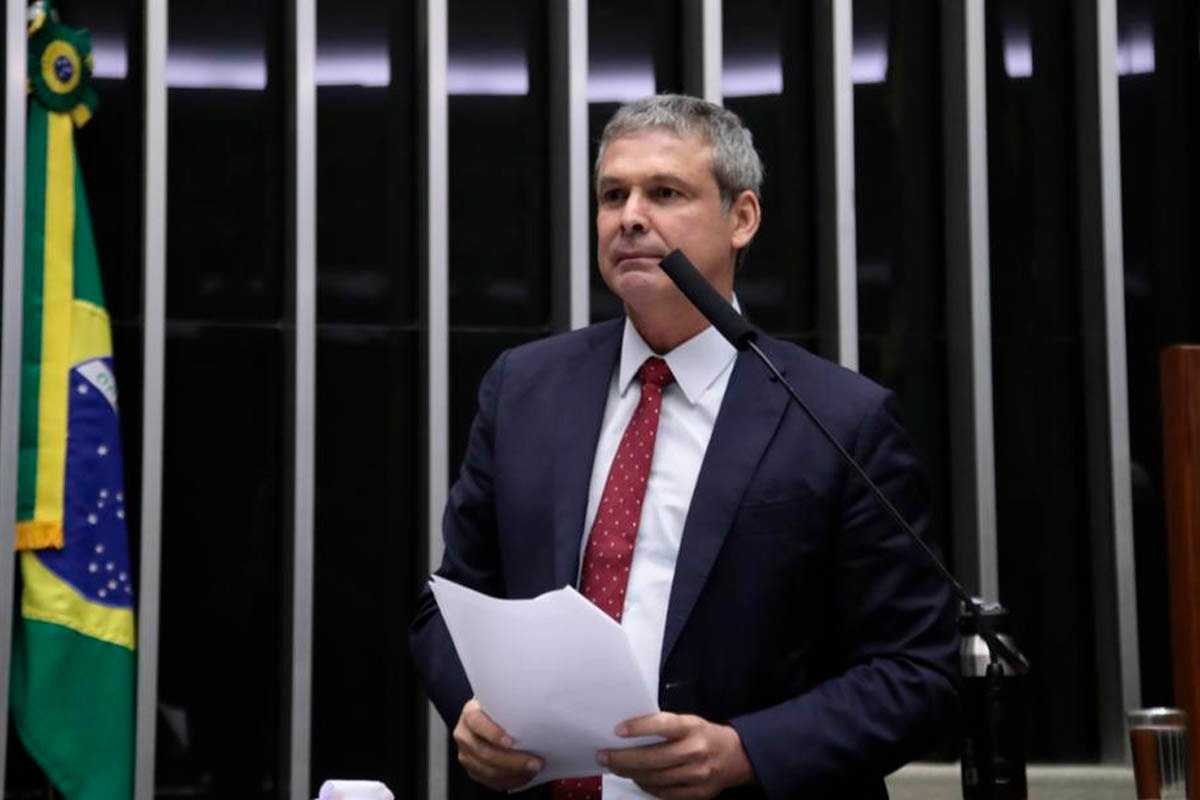 PT quer cassação de Eduardo Bolsonaro por articulações nos EUA: ‘Agiu contra os interesses do país’ - 