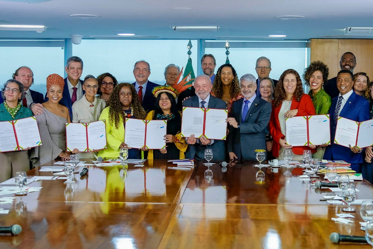 Lula sanciona lei que reserva 30% das vagas de concursos para negros, indígenas e quilombolas - 