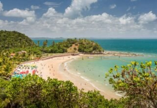 Inscrições para Selo Bandeira Azul 2026/2027 abrem em abril; Bahia possui três praias e uma marina certificadas - 