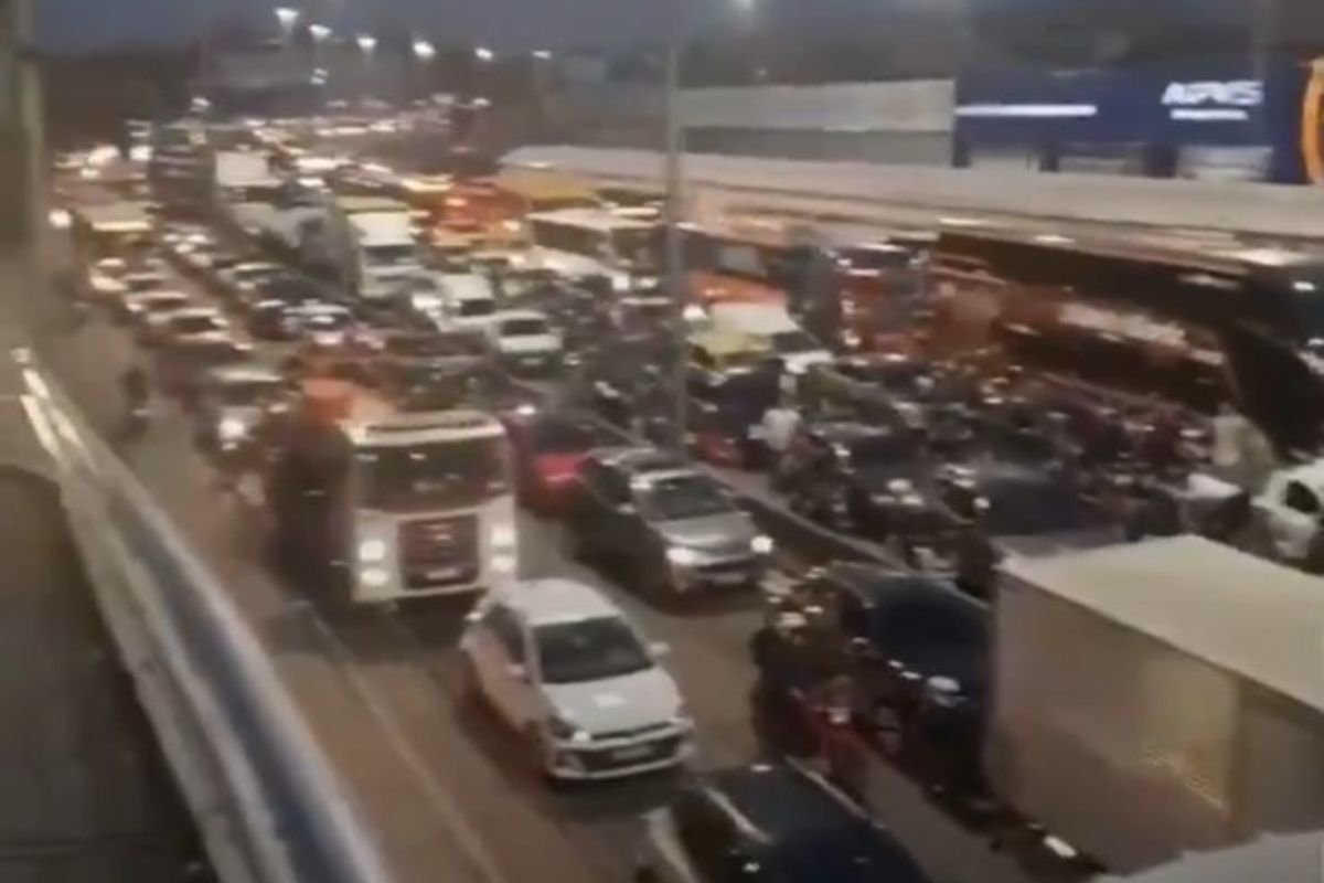 Polícia Civil realiza megaoperação contra facção no Complexo de Israel e causa impacto no trânsito do Rio - 