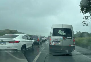 Saída de Salvador tem congestionamento recorde na BR-324; ferry e rodoviária com filas - 