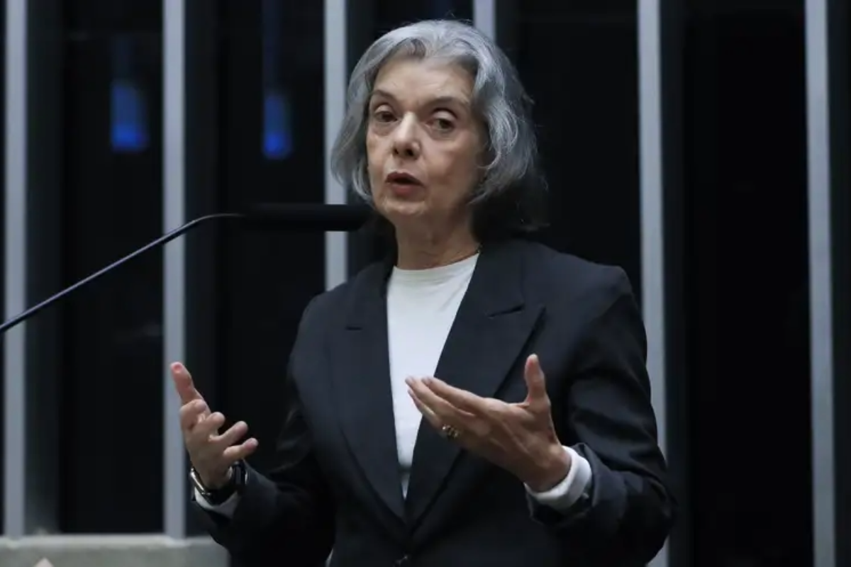 Cármen Lúcia cobra responsabilidade de plataformas e diz que combate à fake news será prioridade em 2026 - 