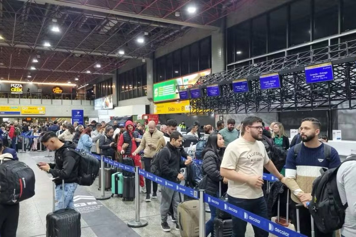 Drones interrompem operações e causam atrasos no Aeroporto de Guarulhos - 