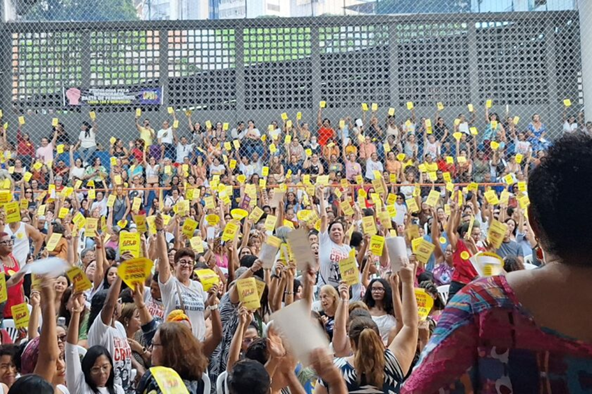 Professores mantêm greve em Salvador: categoria rejeita acordo e Justiça eleva multa à APLB - 