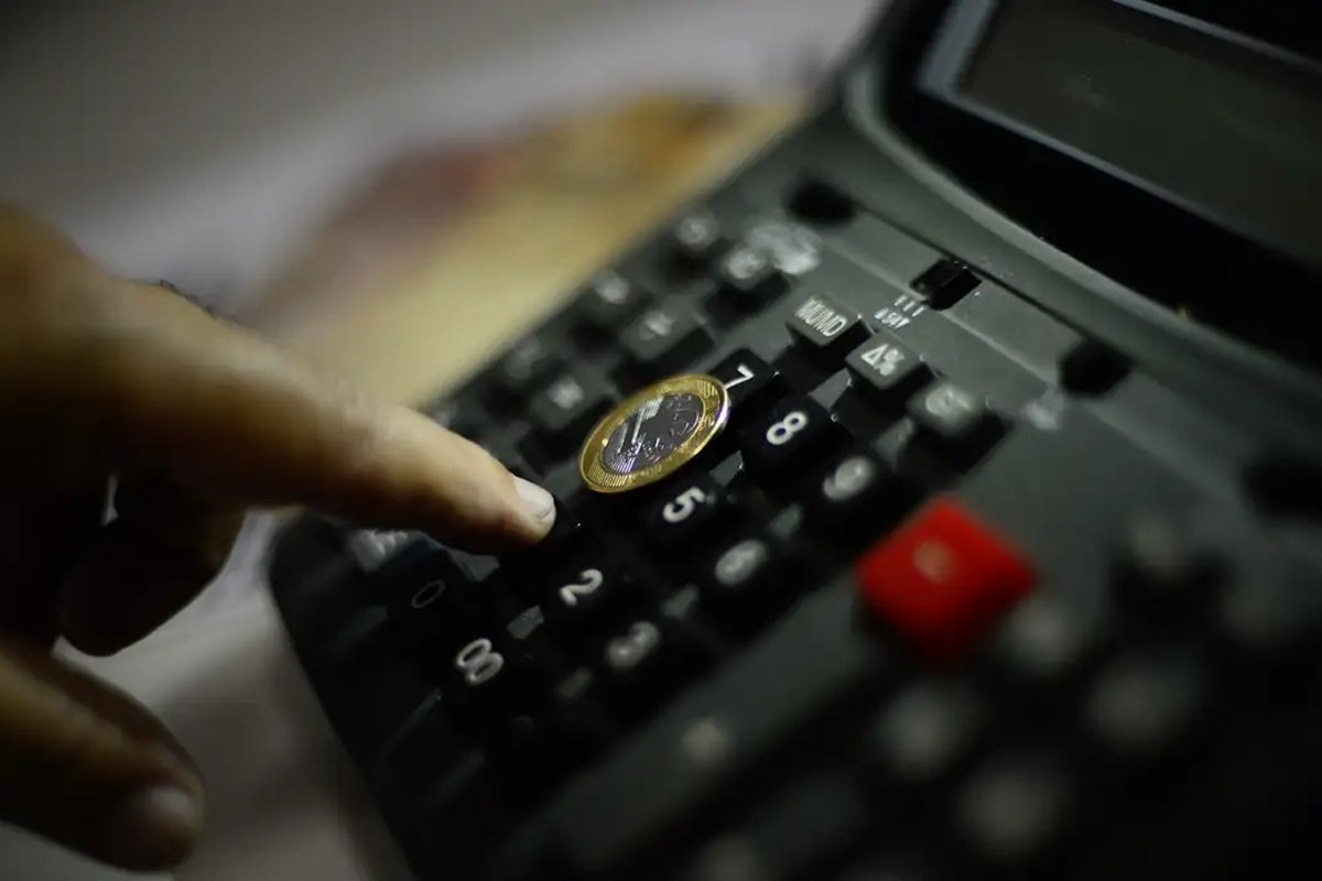 Mercado reduz previsão da inflação para 4,43% em 2025 após queda histórica de outubro - 