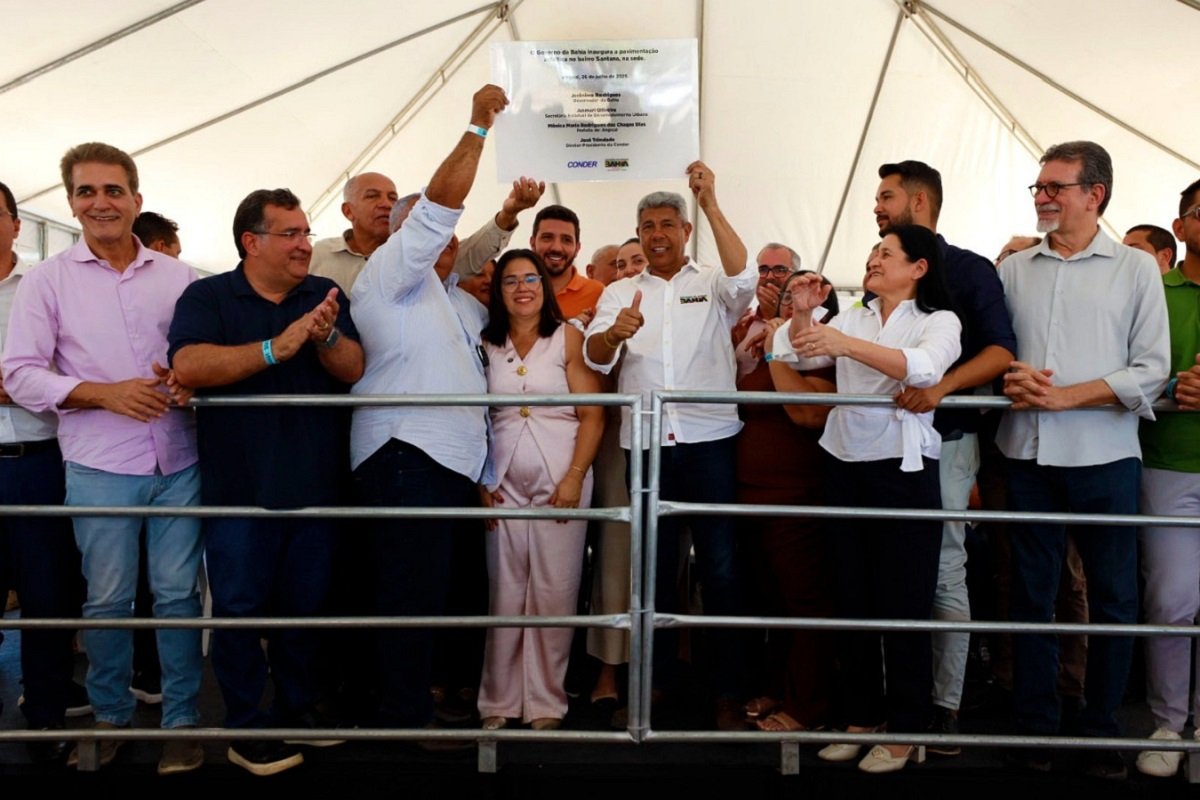 Governador entrega obras e anuncia novo hospital em Angical; investimentos somam mais de R$ 60 milhões - 