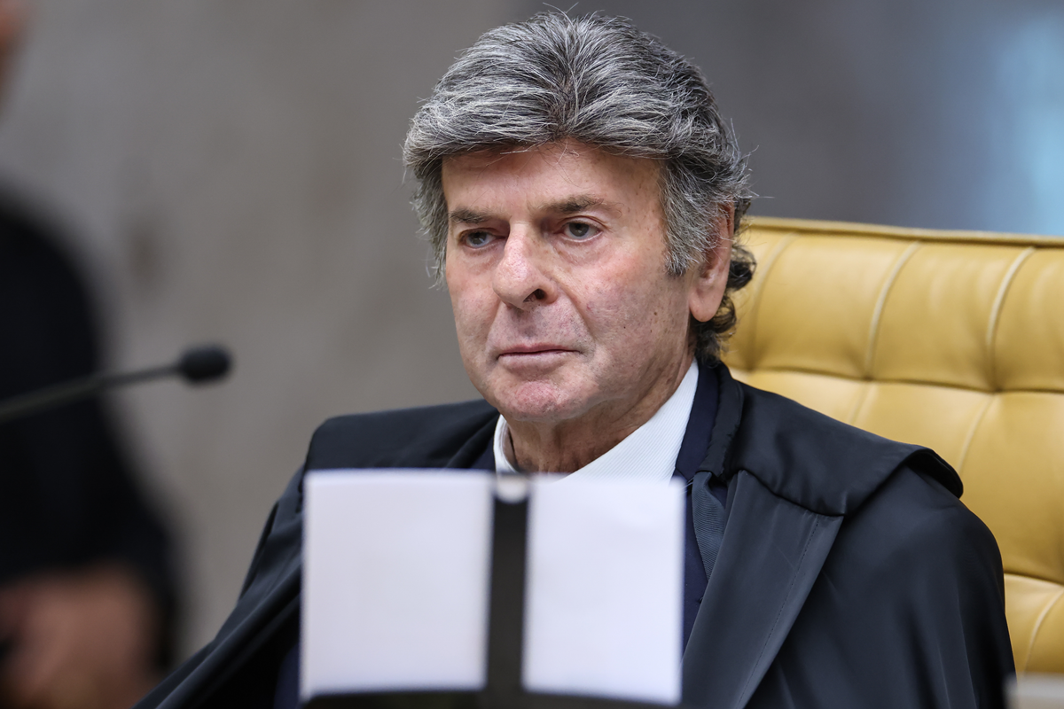Fachin aprova pedido de Luiz Fux para integrar Segunda Turma do STF após aposentadoria de Barroso - 