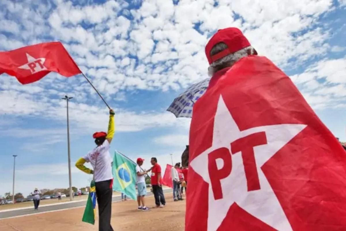 Eleição interna do PT na Bahia é contestada após denúncia de votos com nomes de mortos - 