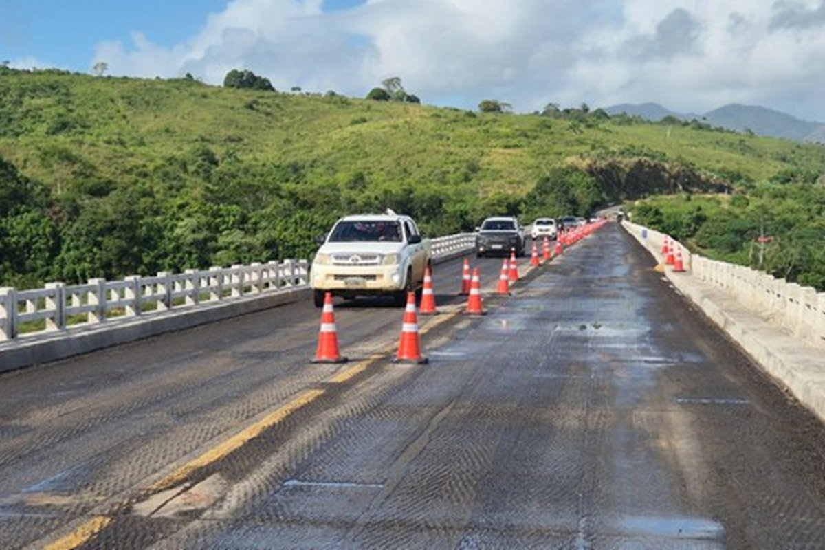 DNIT volta a restringir tráfego de veículos pesados na ponte sobre o Rio Jequitinhonha - 