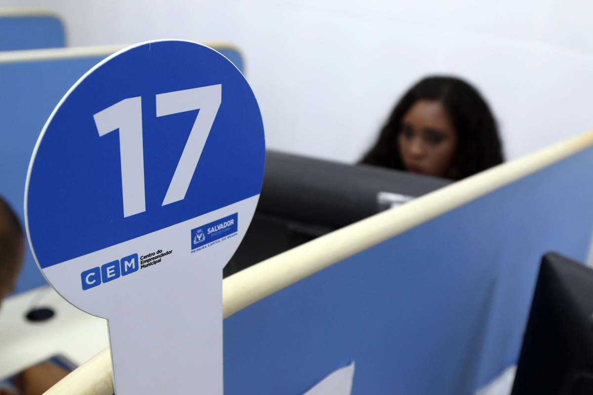 Simm oferece 479 vagas de emprego e estágio com salário de até R$ 8 mil em Salvador nesta quarta-feira - 