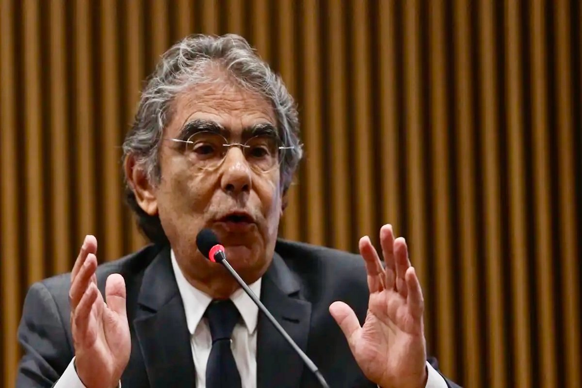 Ex-ministro do STF alerta para risco de ‘autoanistia’ em caso Bolsonaro: ‘É inconstitucional’ - 