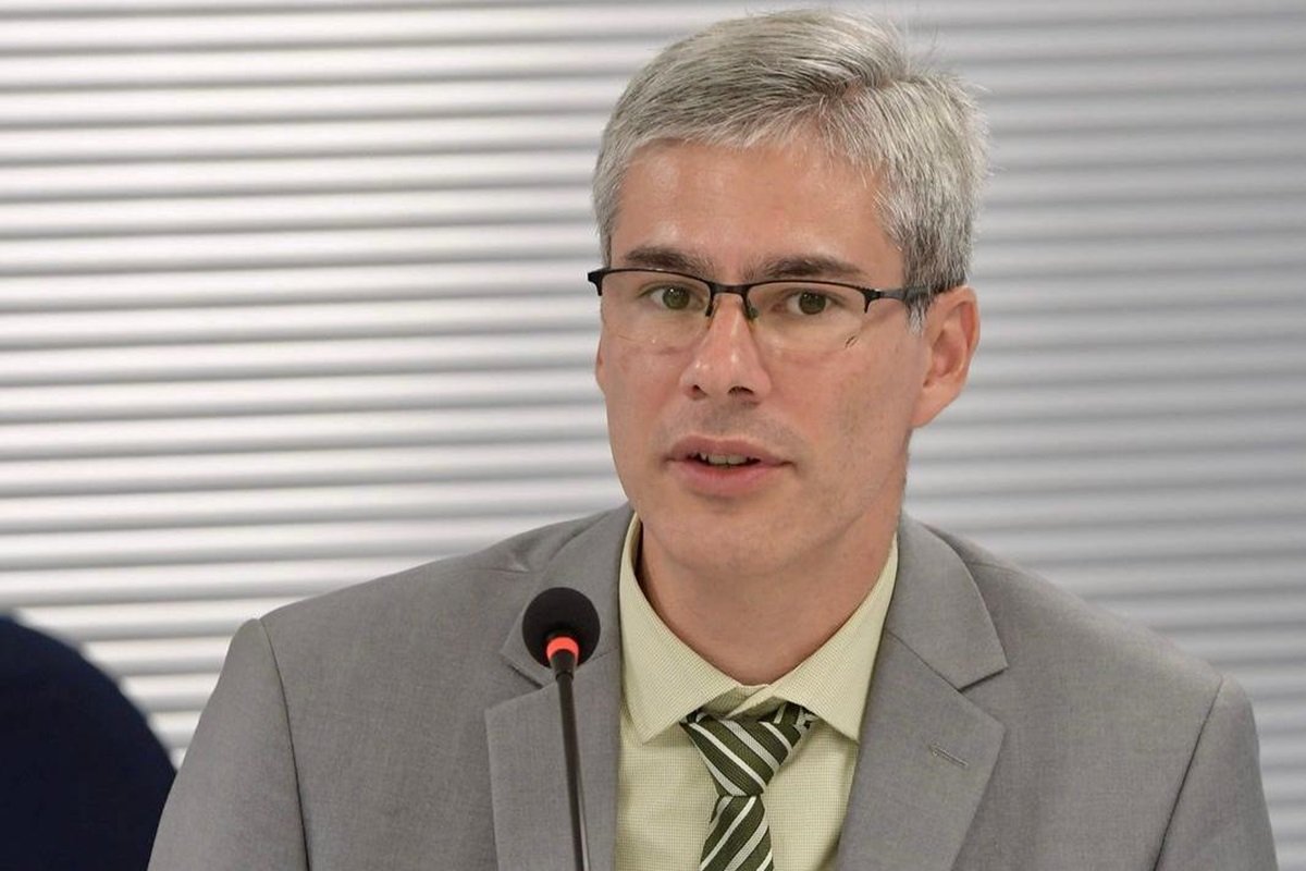 Analista internacional diz que decisão de Trump em taxar produtos brasileiros agrava crise diplomática: ‘Pode acabar na Suprema Corte americana’ - 