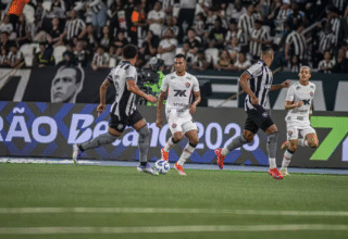 Vitória segura pressão do Botafogo e soma ponto fora de casa, mas segue no Z-4 do Brasileirão - 