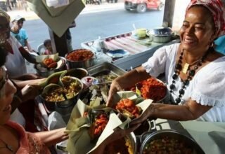 Dia das Baianas de Acarajé tem cortejo, missa e celebrações no Pelourinho - 