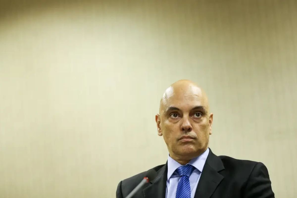 Moraes nega liberdade a ex-assessor de Bolsonaro acusado de interferir em investigações - 