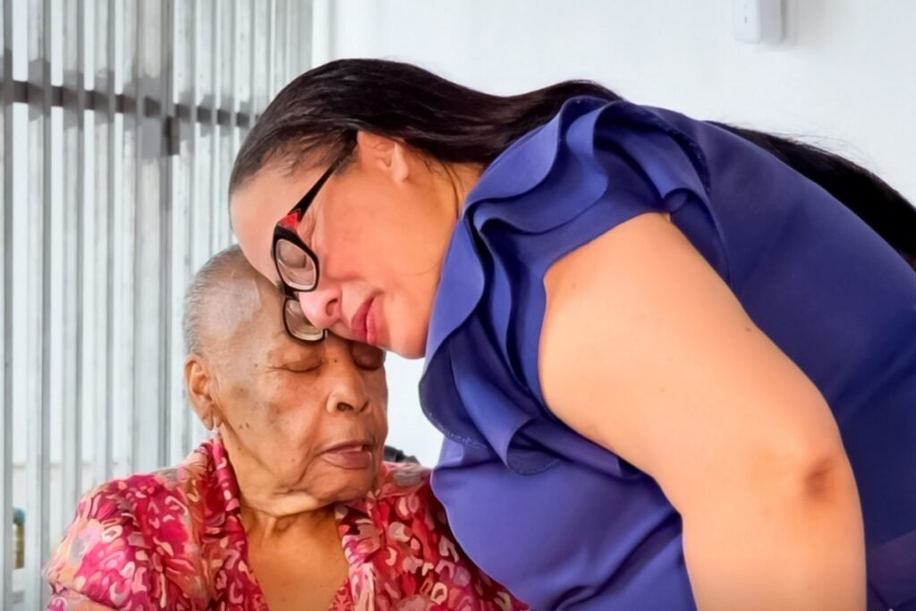 De cuidadora a fundadora: Nea Ferreira celebra trajetória à frente da Casa de Repouso Meu Aconchego