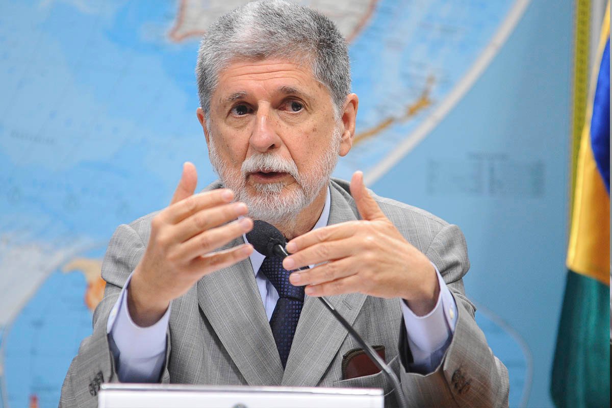Celso Amorim critica ‘auto-humilhação’ do Brasil aos EUA e diz que tarifaço de Trump é ‘absurdo’ - 