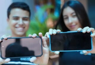 Menos bullying e mais foco: escolas da Bahia colhem frutos de lei que restringe celular - 