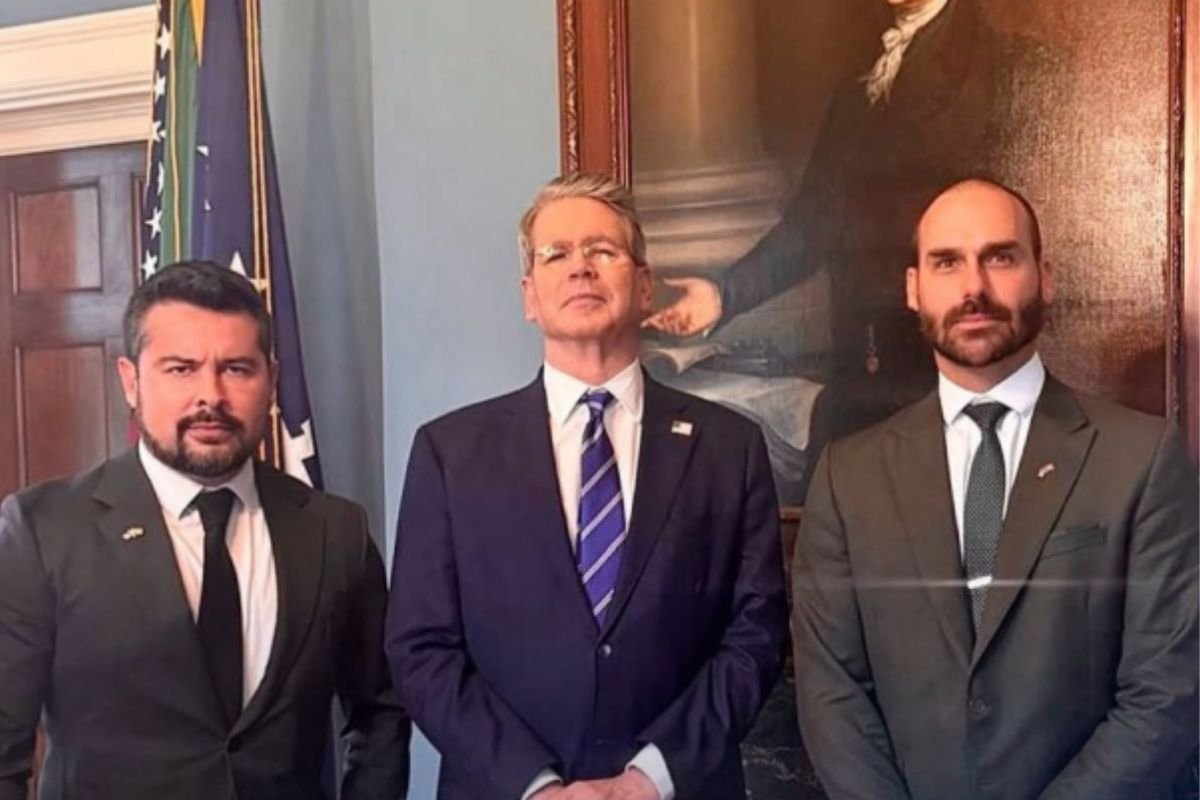 No dia em que reunião com Haddad foi cancelada, Eduardo Bolsonaro se encontra com secretário do Tesouro dos EUA - 