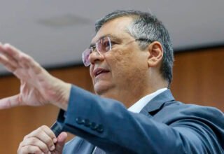 Flávio Dino dá 10 dias para Hugo Motta explicar votação de urgência do ‘PL da Adultização’ na Câmara - 