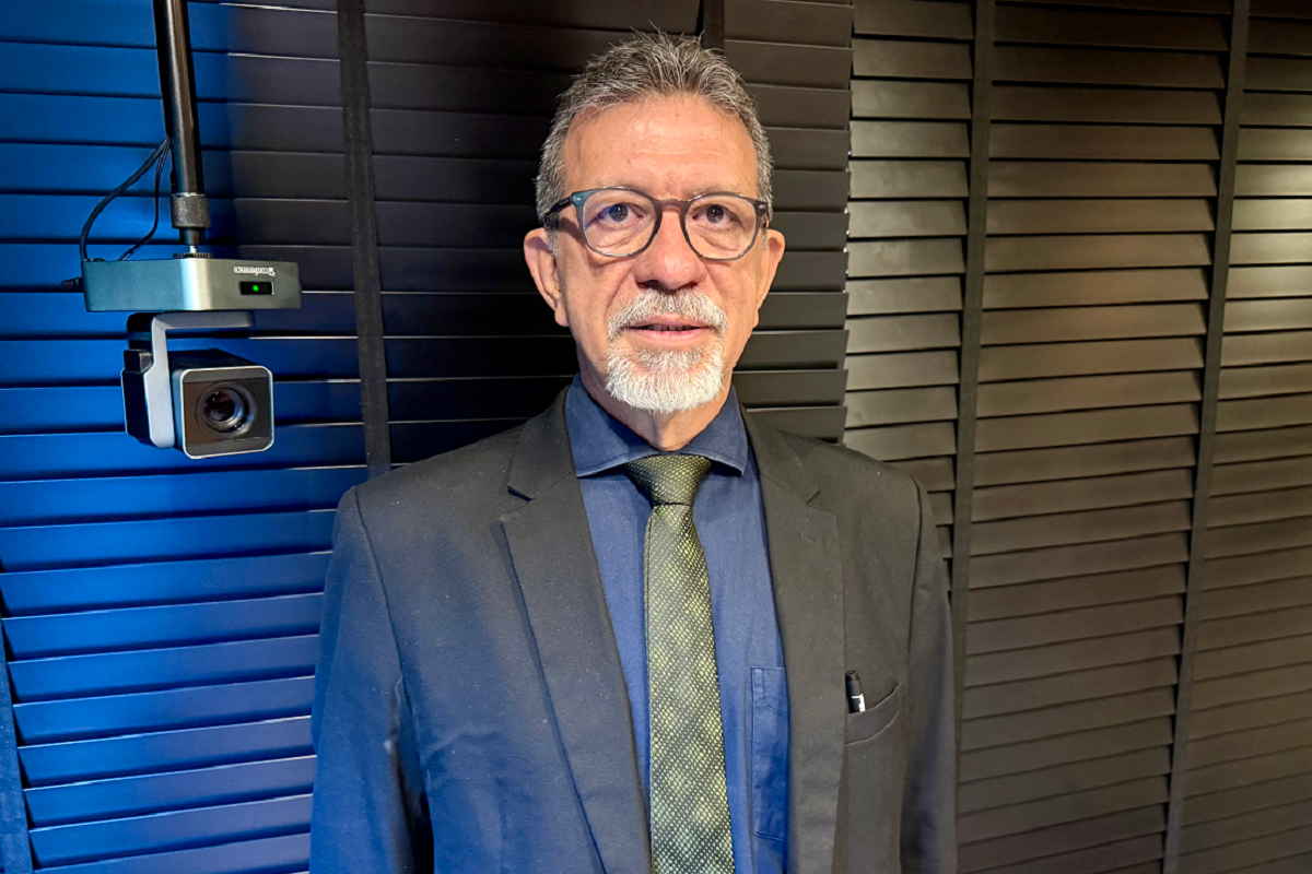 Afonso Florence é exonerado da Casa Civil para reassumir mandato; entenda - 