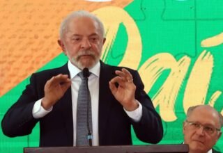 Lula envia ao Congresso projeto que regula redes sociais e protege menores - 
