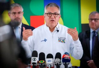 EUA cancelam vistos da mulher e da filha de Alexandre Padilha em nova ofensiva contra o Mais Médicos - 