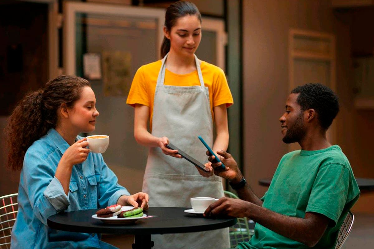 Bares e restaurantes registram crescimento de 0,4% em julho, mostra pesquisa da Abrasel - 