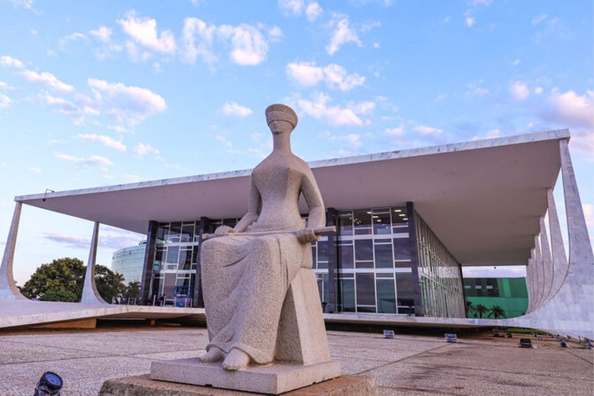 STF propõe reajuste salarial de 8% para servidores do Judiciário até 2028 - 