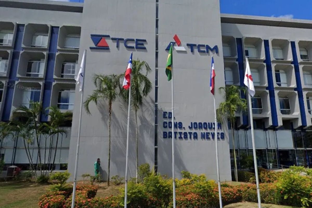 Jerônimo Rodrigues recebe lista tríplice para vaga no TCM-BA; esposa de deputado é cotada como favorita - 