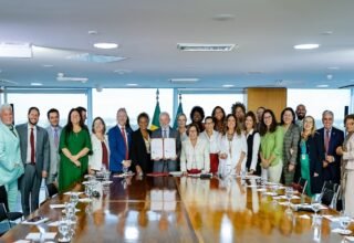 Lula sanciona Dia Nacional da Axé Music e exalta legado cultural da Bahia em cerimônia no Planalto - 