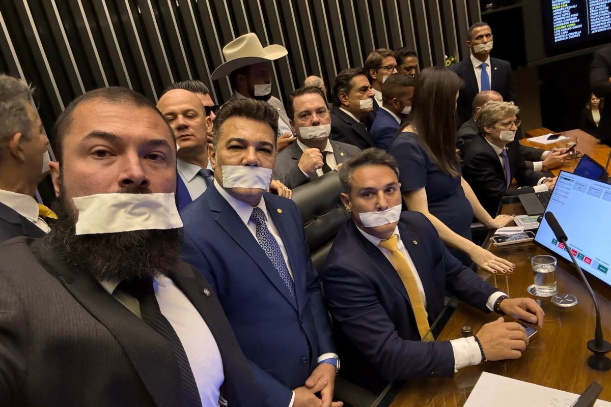 Obstrução no Congresso: Oposição faz vigília na Câmara após prisão de Bolsonaro - 