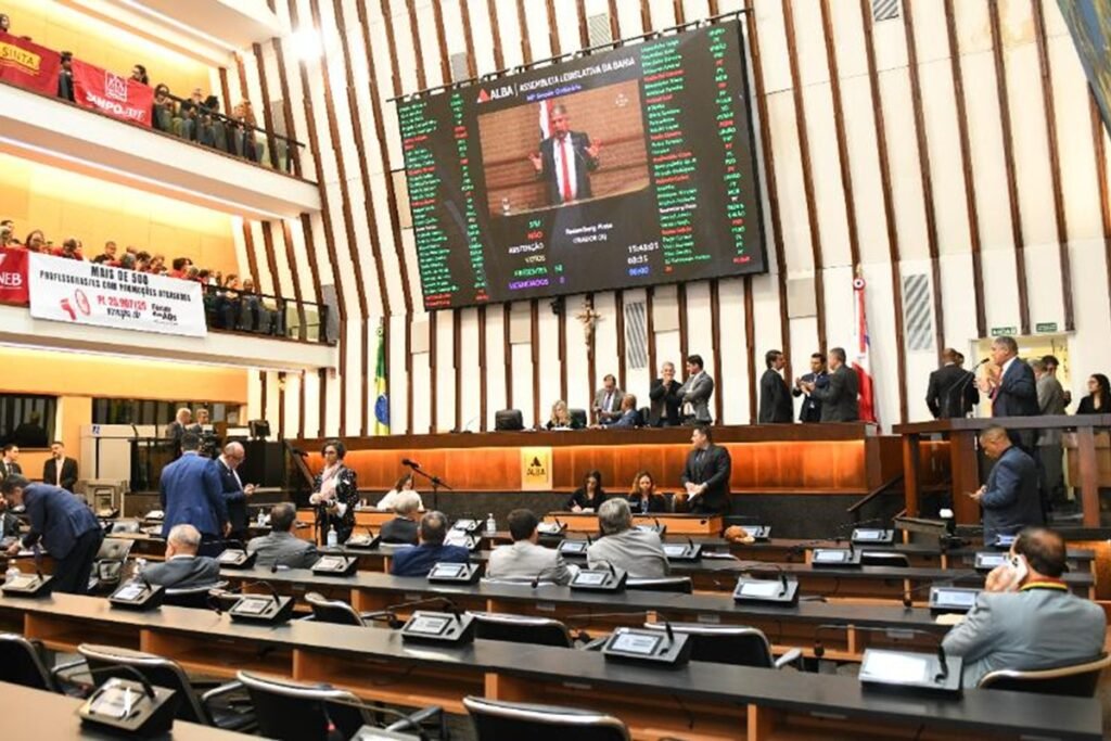 AL-BA aprova pacotão de projetos que asseguram mudanças em carreiras, IPVA e estrutura policial; confira