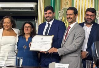 Loyola recebe título de cidadão soteropolitano, defende combate à desigualdade e celebra obras do Estado em Salvador - 