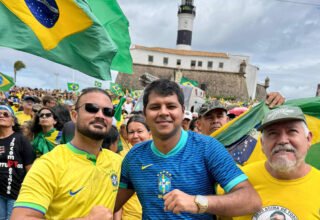 Bolsonaristas ocupam Farol da Barra no Dia da Independência em defesa do ex-presidente e anistia - 